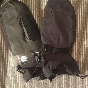 Burton AK GORE-TEX 3L Hover mitten - NWT